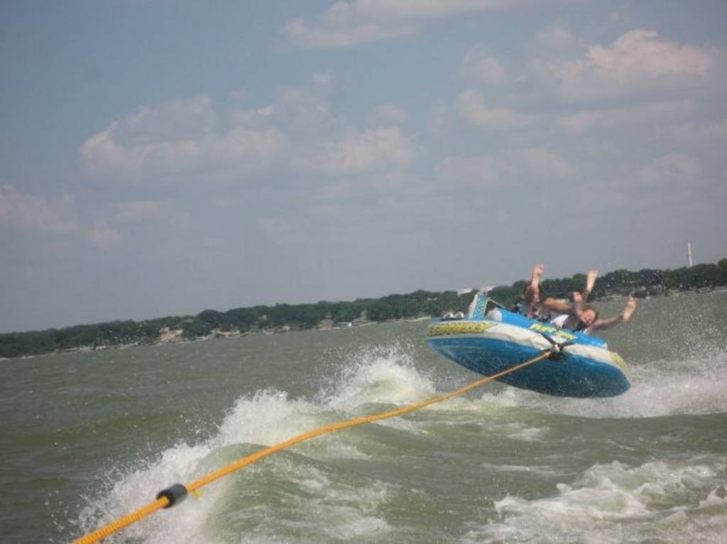 pictures/LakeHouse/trevor/tube.jpg