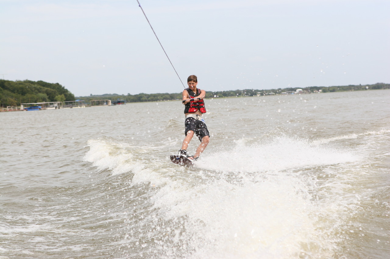 pictures/LakeHouse/wake/wakeboard1_0010.jpg